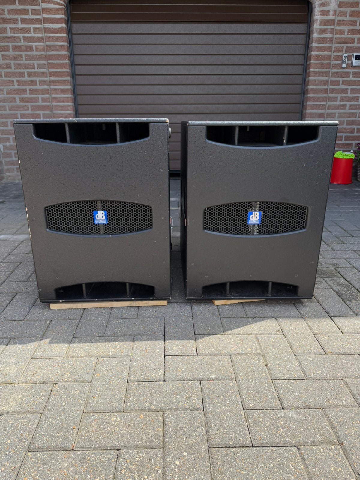 DB Technologies SUB 18 D actieve subwoofer, Ophalen, Zo goed als nieuw, Subwoofer