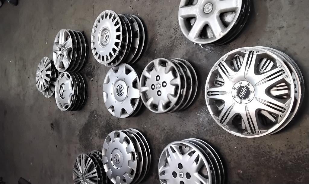 Wieldeksels 15,,16,17 inch 15 a 20 eur per 4 st, Ophalen