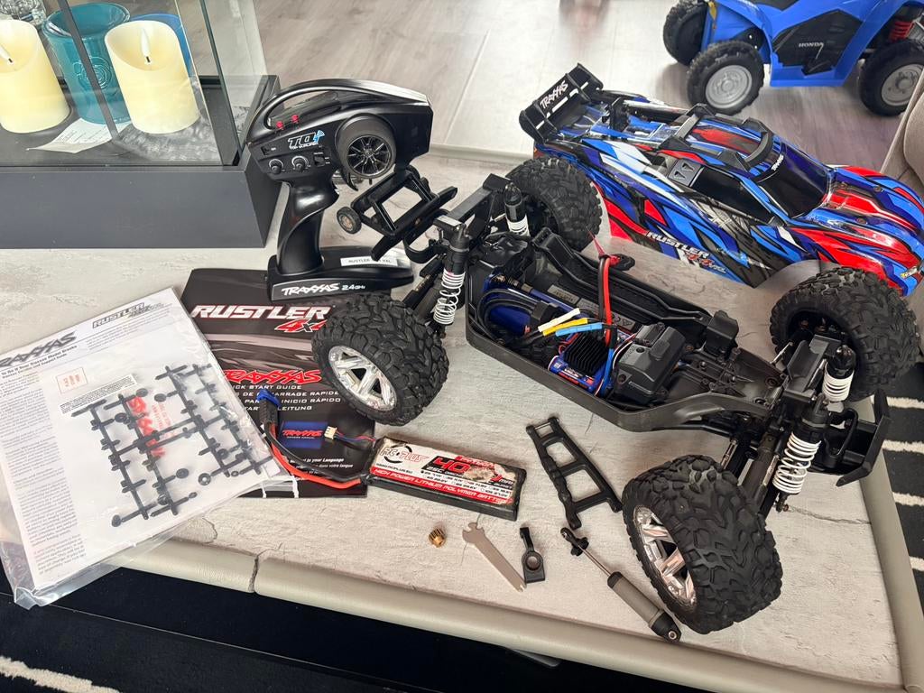 Traxxas Rustler 4x4 VXL-3s TSM, Lipo, RTR, Hobby & Loisirs créatifs, Modélisme | Radiocommandé & Téléguidé | Voitures, Comme neuf