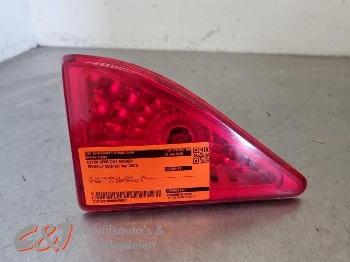 Extra Remlicht midden van een Renault Master, Gebruikt, -, Renault, -