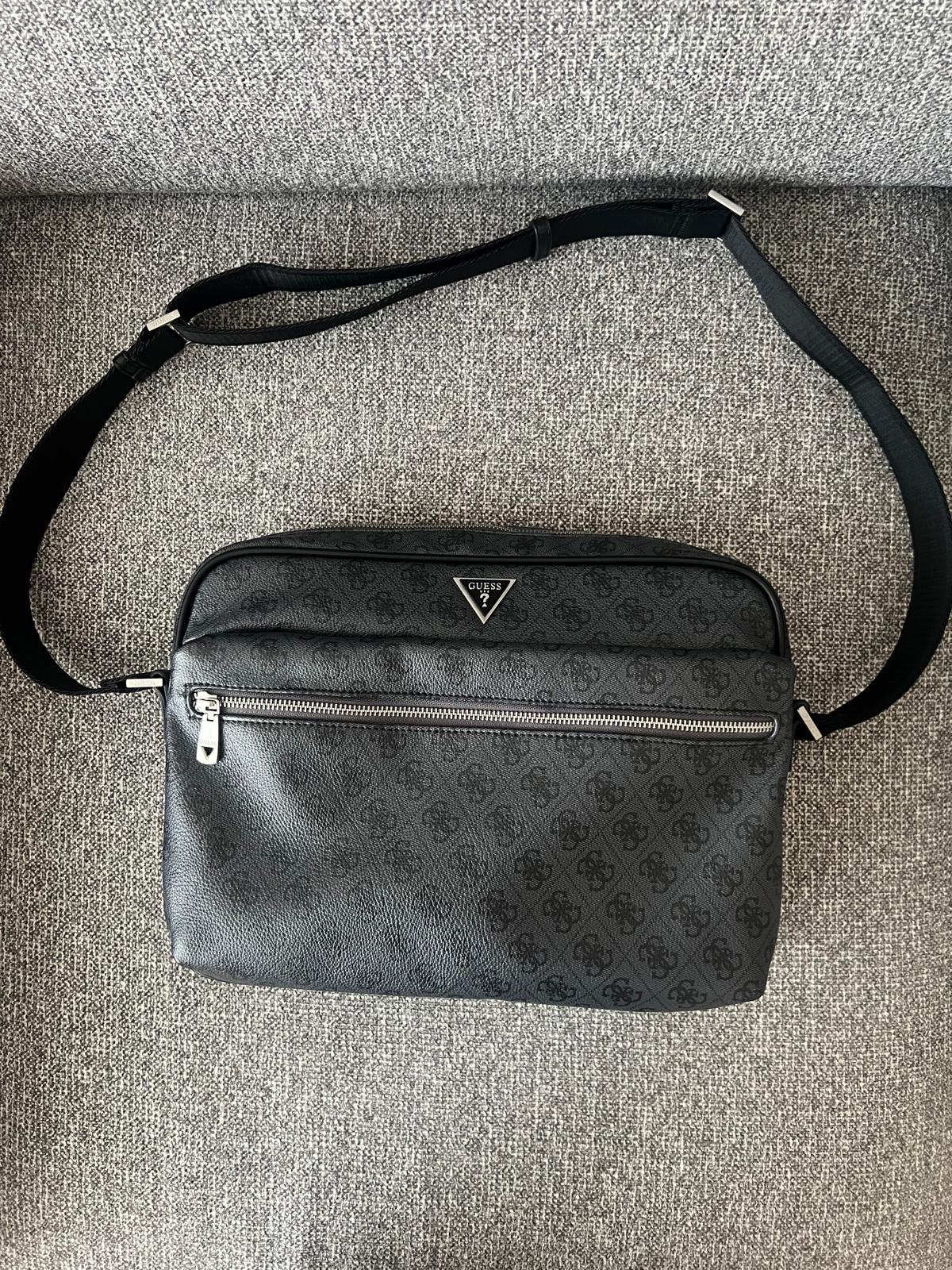 Sacoche GUESS grand modèle Neuve, Enlèvement, Comme neuf