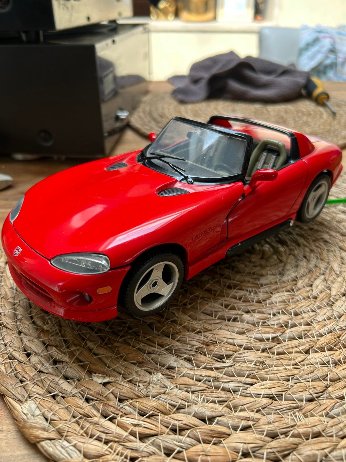Bburago Dodge Viper RT/10 1:18 Rood Diecast Model, Enlèvement, Comme neuf, Moteur