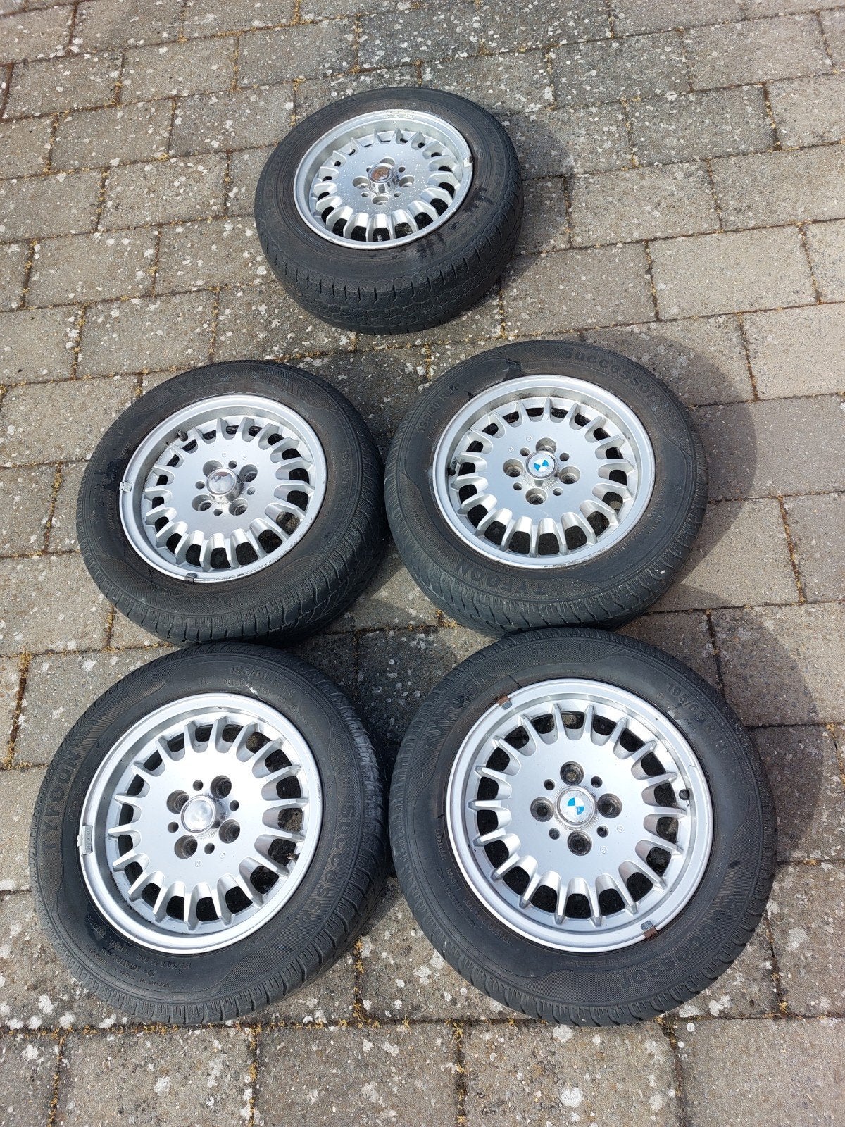 BMW E30 velgen met banden 14 inch kroonkurk, Ophalen, 14 inch, Band(en)