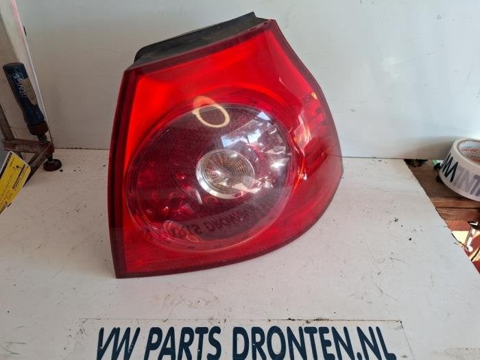 Feu arrière droit d'un Volkswagen Golf, Autos : Pièces & Accessoires, Éclairage, Volkswagen, Utilisé, 3 mois de garantie, Enlèvement ou Envoi