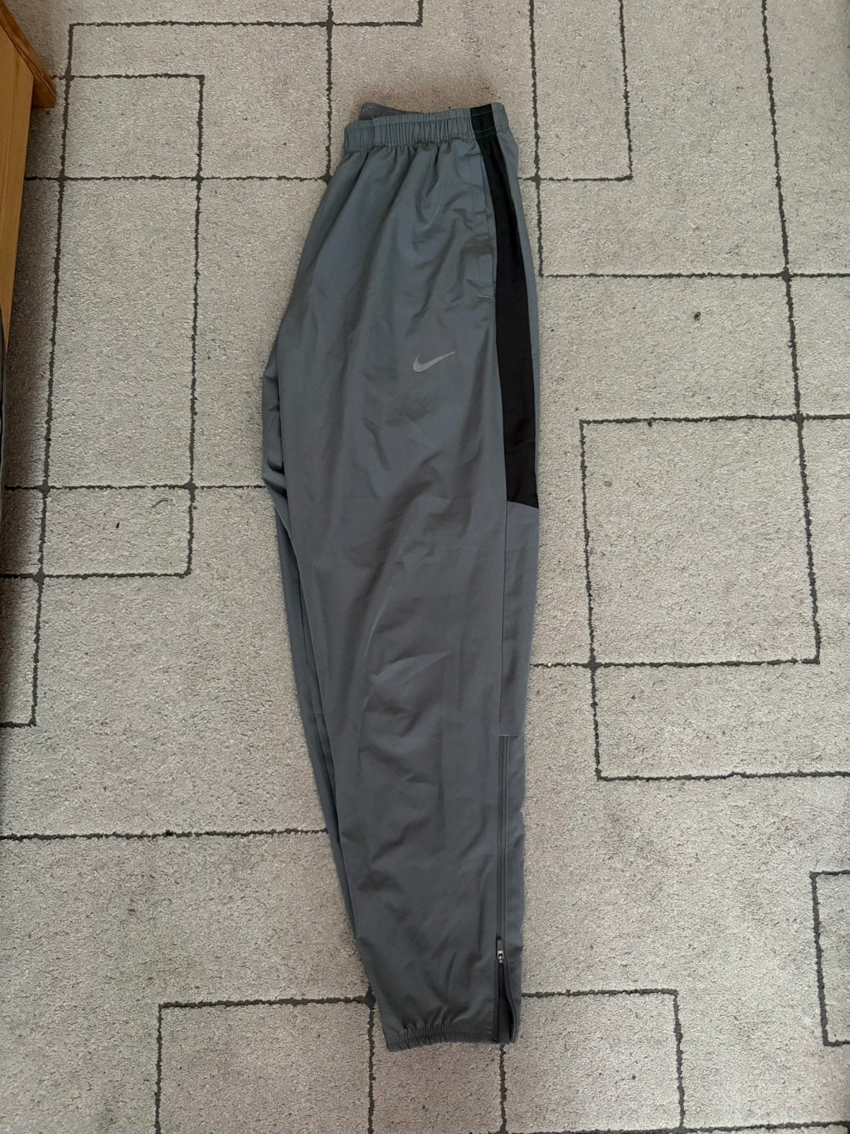 Bas nike, Enlèvement ou Envoi, Neuf, Taille 48/50 (M), Gris