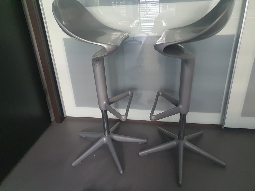 ***Kartell SPOON design barkrukken A.Citterio(grey)***, Ophalen, 60 tot 90 cm, Zo goed als nieuw, In hoogte verstelbaar