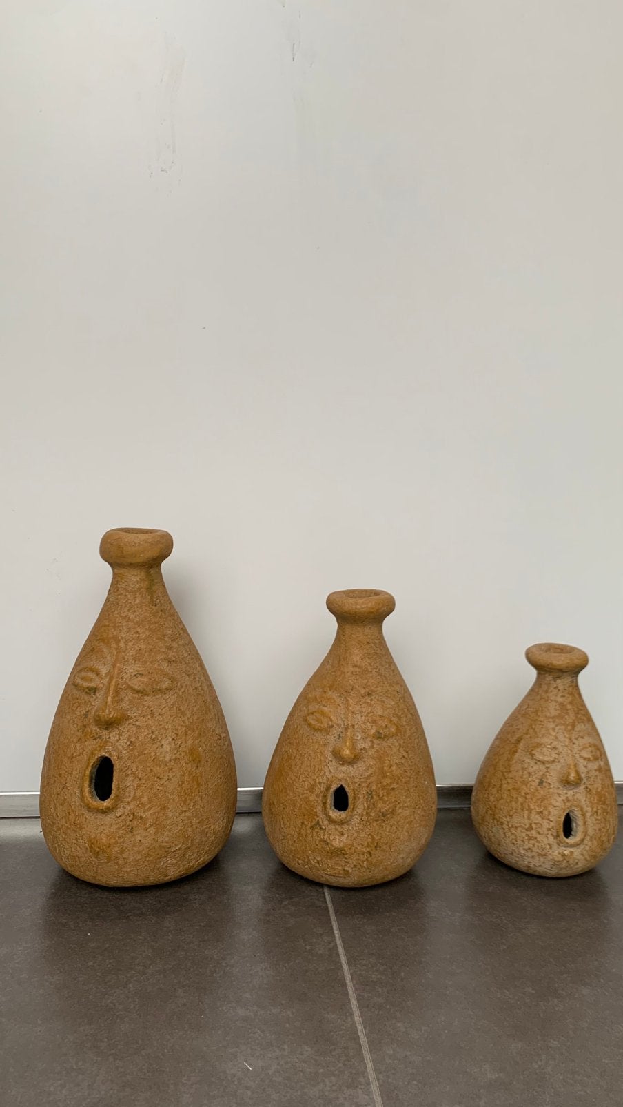 Unieke Set Vintage Terracotta 'Singing Face' Vazen, Huis en Inrichting, Ophalen of Verzenden, Zo goed als nieuw, Bruin, Steen/keramiek