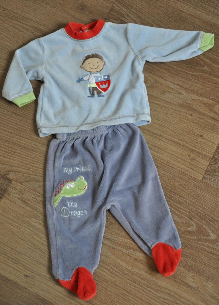 1/21. Pyjama pour garçon de taille 62, Enfants & Bébés, Vêtements de bébé | Taille 62, Garçon, Enlèvement ou Envoi, Vêtements de nuit ou Sous-vêtements