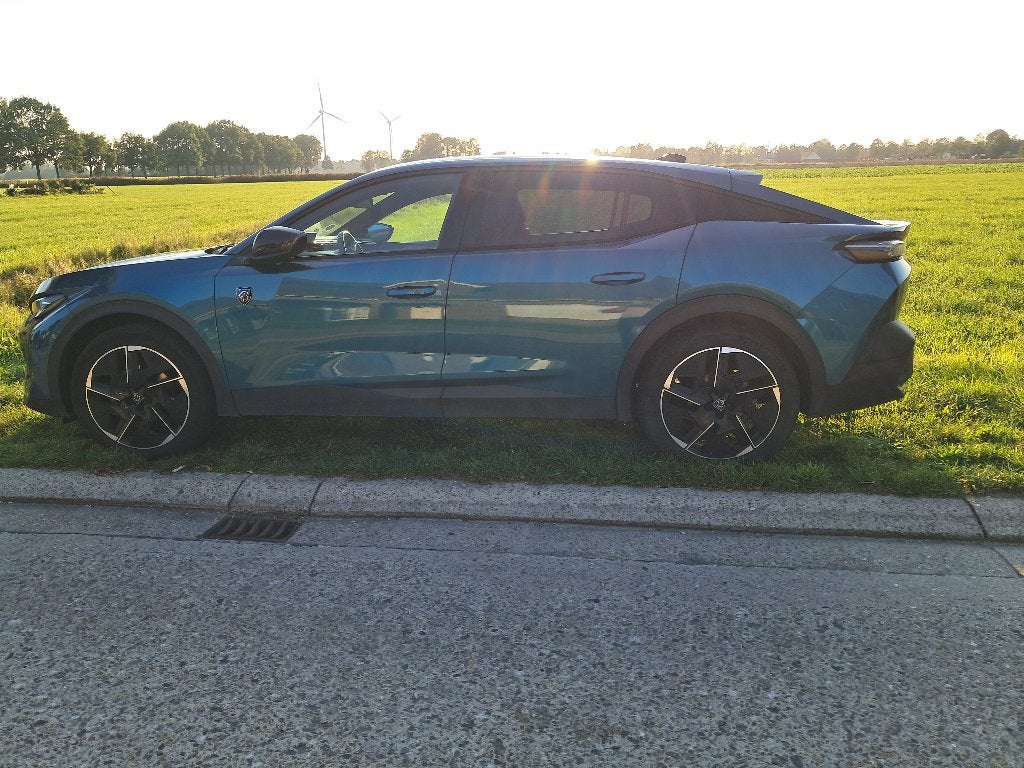 Goed onderhouden jonge Peugeot 408, 40300 km met Carpass., Auto's, Automaat, 1199 cc, Blauw, 96 kW