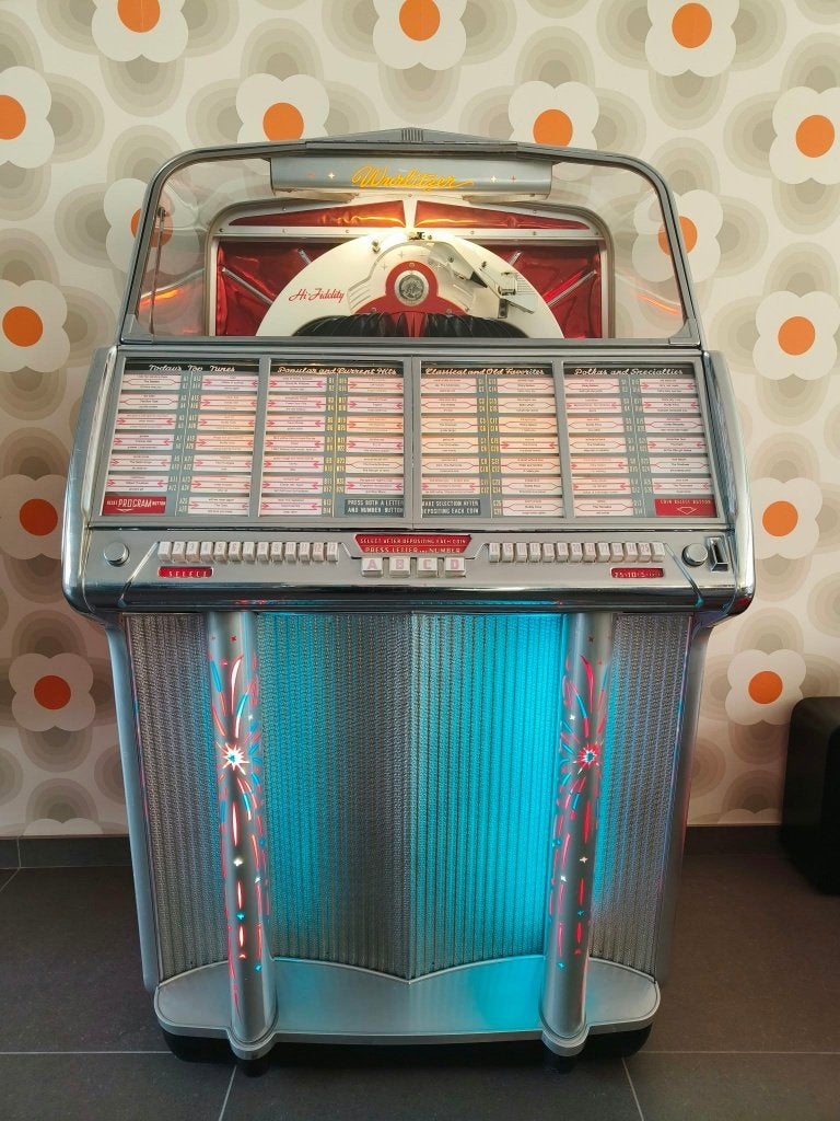 Wurlitzer 1800 van bj 1955., 1950 à 1960, Avec singles, Enlèvement, Utilisé