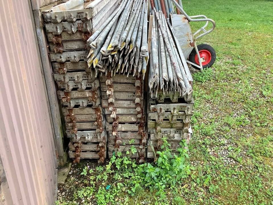 Metserstelling / gevelstelling in gebruikte staat., Enlèvement, Utilisé, Échafaudage de façade, 5 mètres de hauteur ou plus