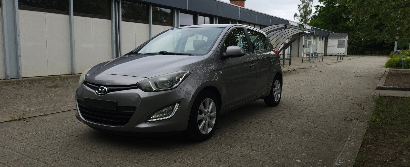 Hyundai i20 1.4 Benzine Automaat. 2013 Met 103.000 Km l., Stof, Parkeersensor, Bedrijf, Grijs
