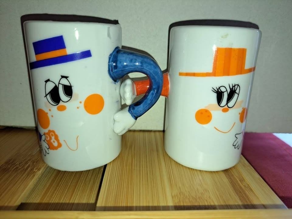 Vintage mug people, 2 sets "Mr & Mrs" uit 1976, Enlèvement ou Envoi, Comme neuf, Vintage, Tasse(s) et/ou soucoupe(s)