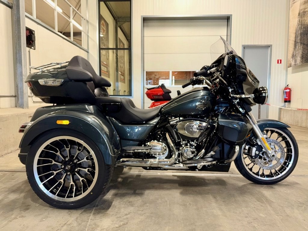 Harley-Davidson TRIKE FLHLT STREET GLIDE 3 LIMITED, Harley-Davidson, Customerservices@harley‑davidson.com, 3700 West Juneau Avenue
WI 53208  Milwaukee, US