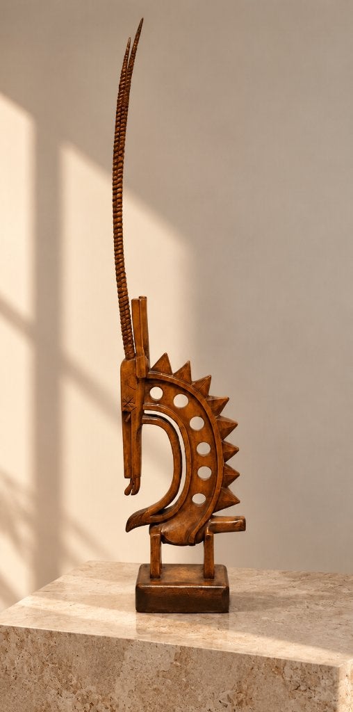 Tyi Wara antilopebeeld in gesneden hout (Afrikaanse kunst), Zoogdier, Hout, Bruin, Afrika