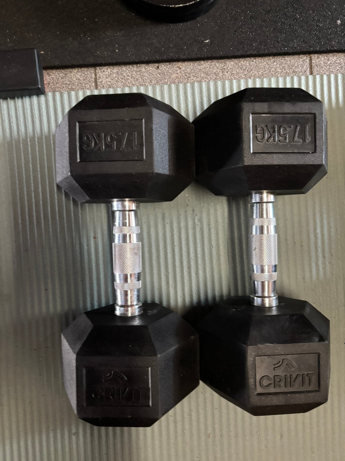 Crivit hex dumbbell 17,5kg set, Sports & Fitness, Équipement de fitness, Enlèvement, Comme neuf, Haltère