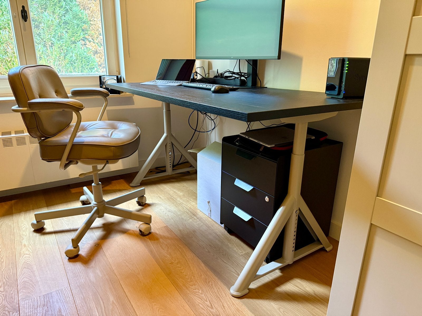 Ikea IDÅSEN bureau (160x80 cm), Huis en Inrichting, Bureaus, Ophalen, Zo goed als nieuw, IKEA, Beige