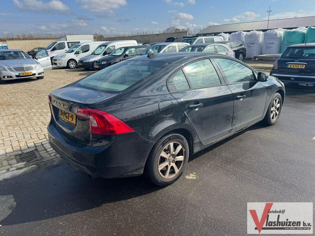 Volvo S60 1.6 T4 Kinetic | Leder | Cruise | Climate | Navi |, Auto's, Volvo, S60, Zwart, Start-stop-systeem, 152 g/km