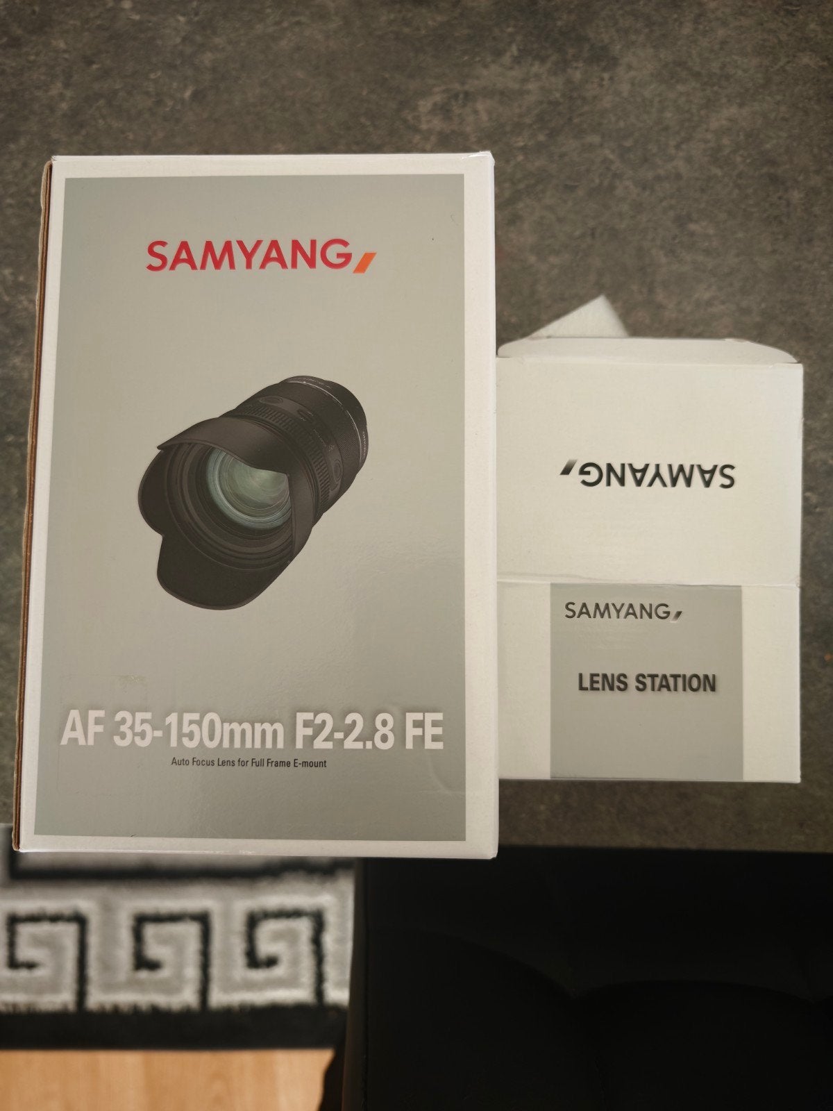 Samyang AF 35-150 mm f/2-2.8 FE + lensstationpakket (Sony), Audio, Tv en Foto, Foto | Lenzen en Objectieven, Ophalen, Beschermhoes/tas