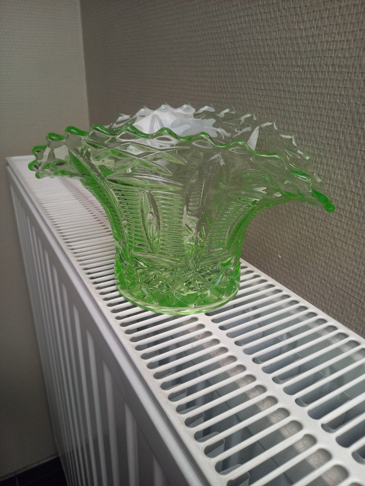 Art deco uraniumglas vaas, Ophalen of Verzenden