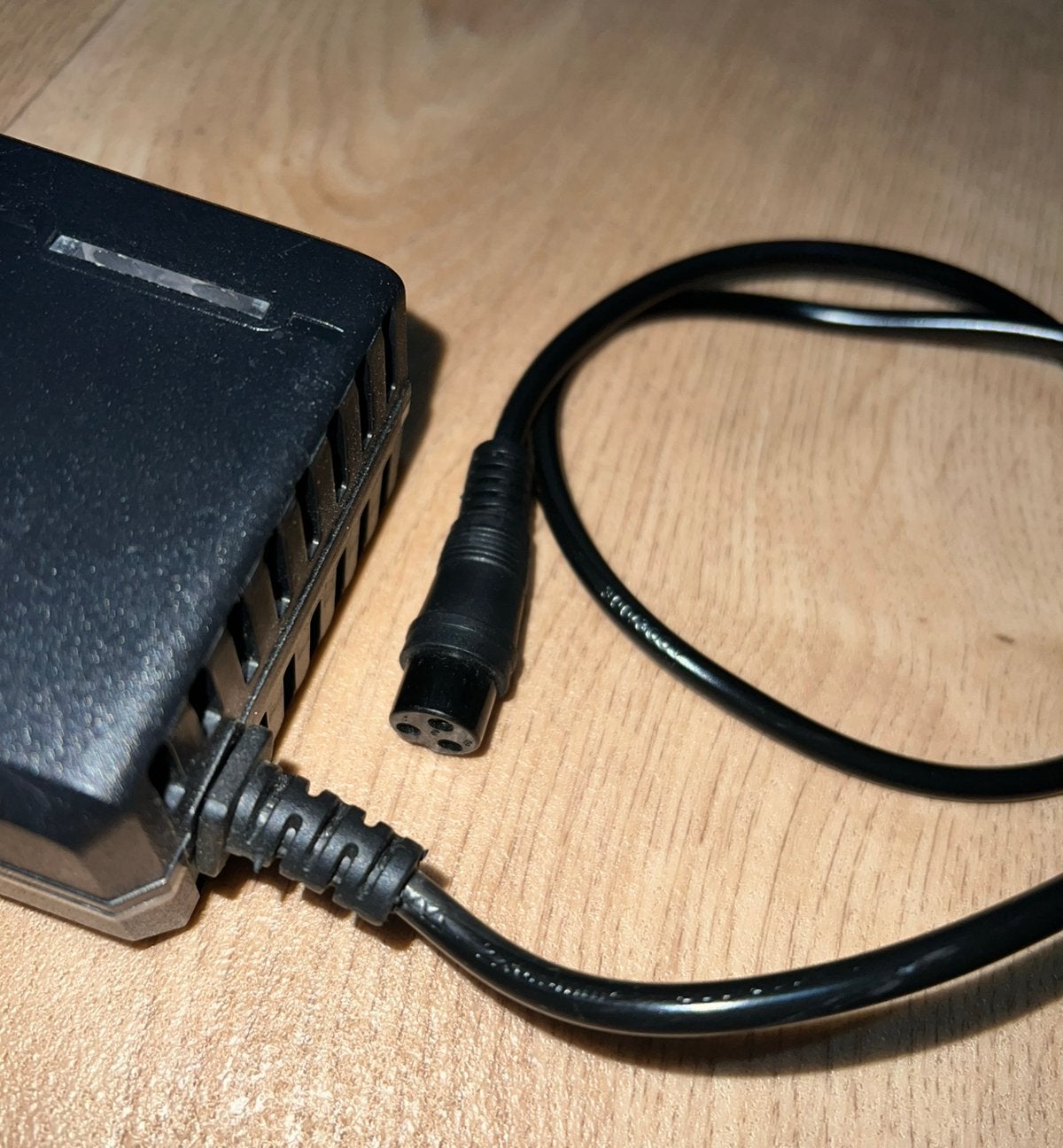 Chargeur E-Step 46,2 V GX 16 3 broches pour batterie 11S, Enlèvement, Comme neuf