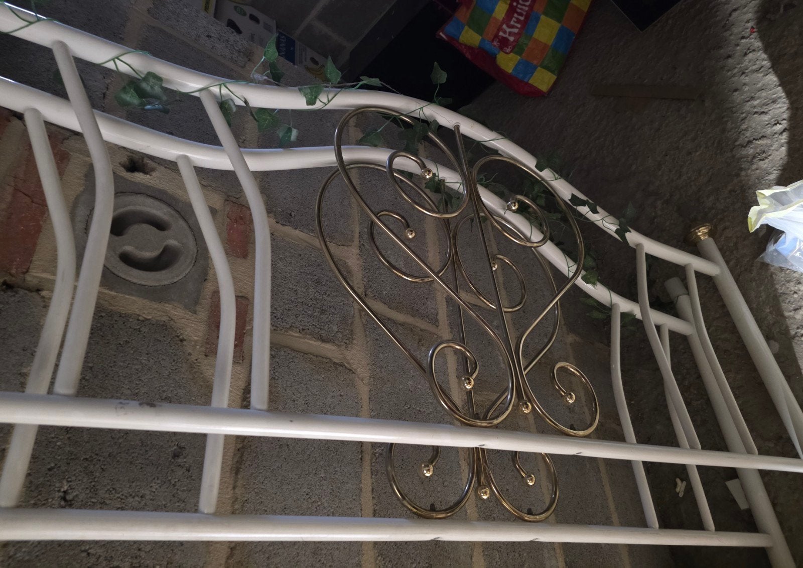 wit ijzer bed + lattebodem 14x200, Huis en Inrichting, Slaapkamer | Bedden, Ophalen, Gebruikt, Wit, 140 cm