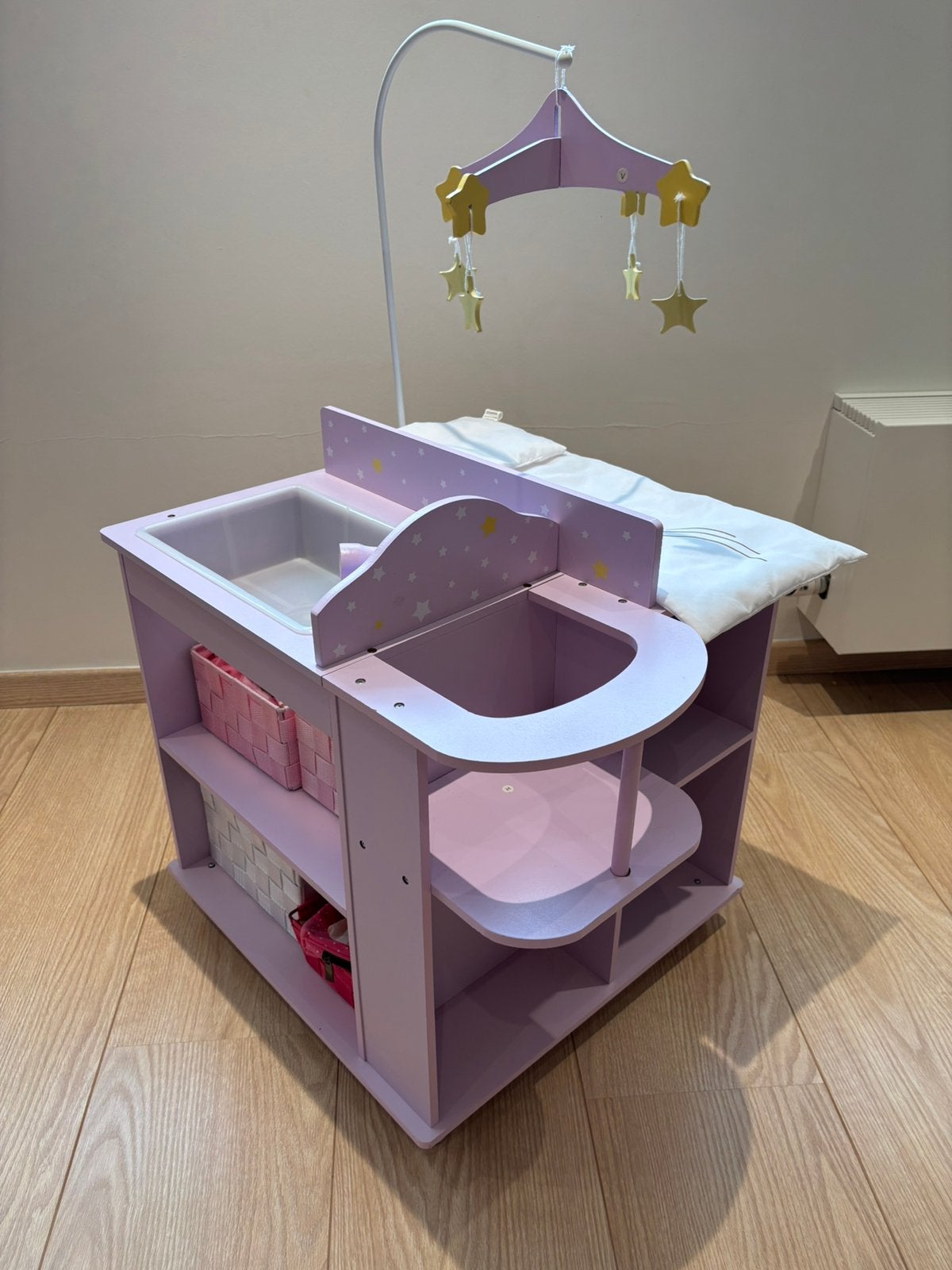 Houten speelgoed babyverzorgingstafel voor poppen, Kinderen en Baby's, Speelgoed | Houten speelgoed, Ophalen, Zo goed als nieuw