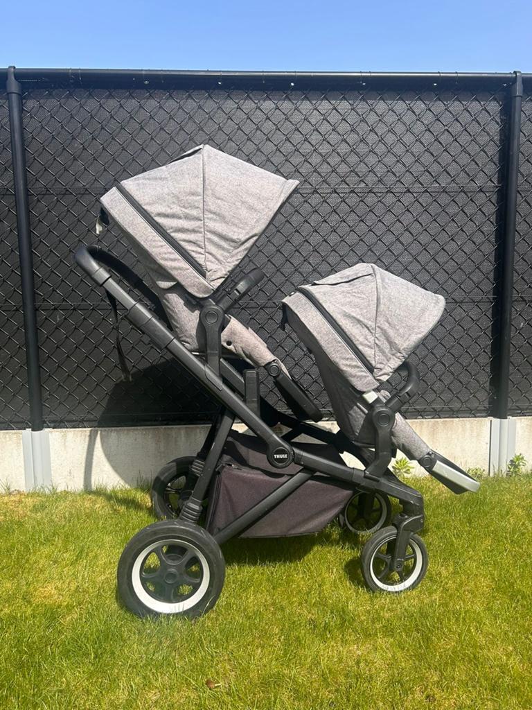 Thule sleek dubbele kinderwagen, Kinderen en Baby's, Ophalen, Zo goed als nieuw, Regenhoes