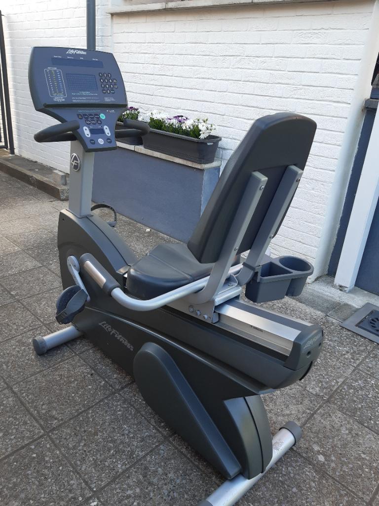 Life fitness zit-hometrainer moet worden gerepareerd, Ophalen, Gebruikt, Benen, Hometrainer