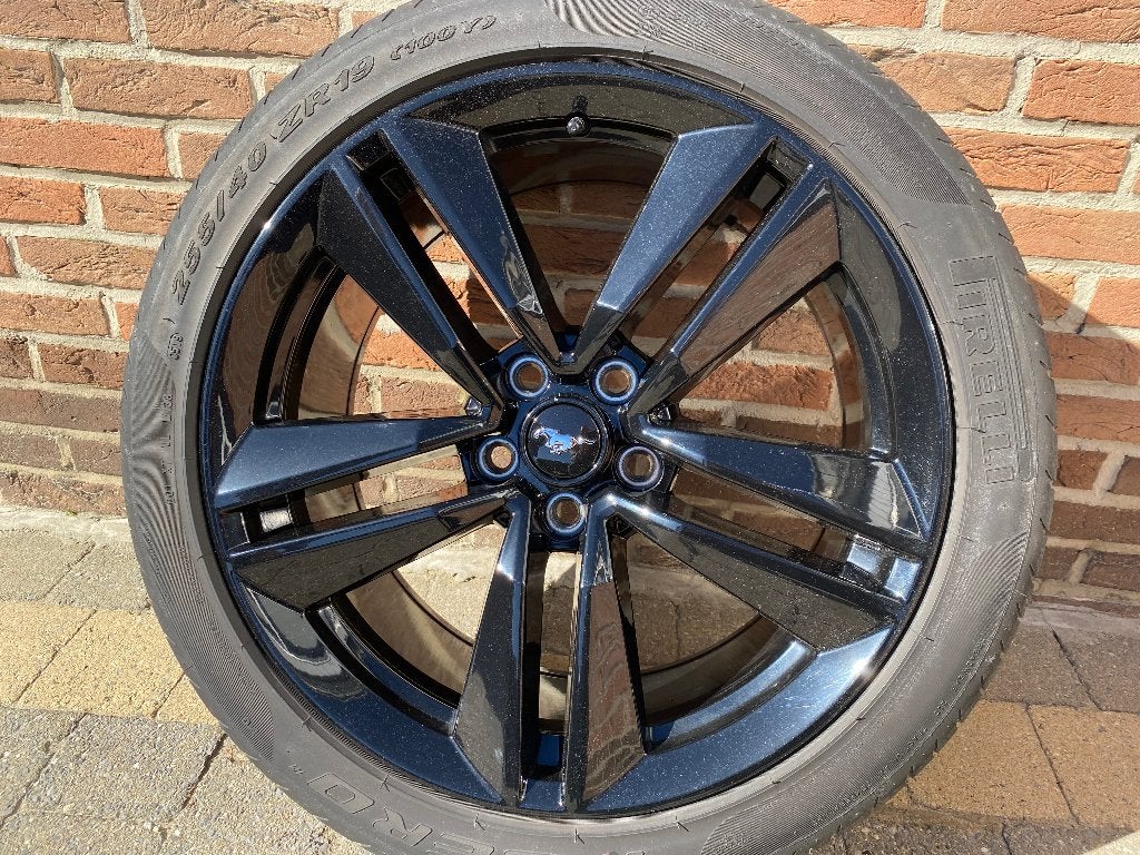Velgen en banden Ford Mustang, Auto-onderdelen, Banden en Velgen, Gebruikt, 255 mm, Banden en Velgen, Personenwagen