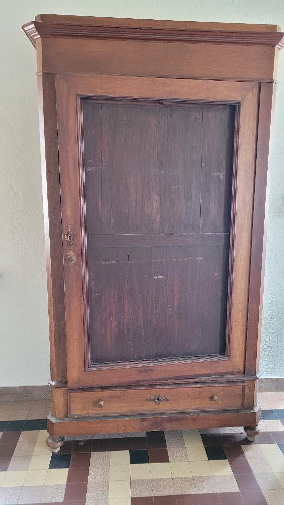 Armoire à vaisselle ancienne à rénover, Enlèvement