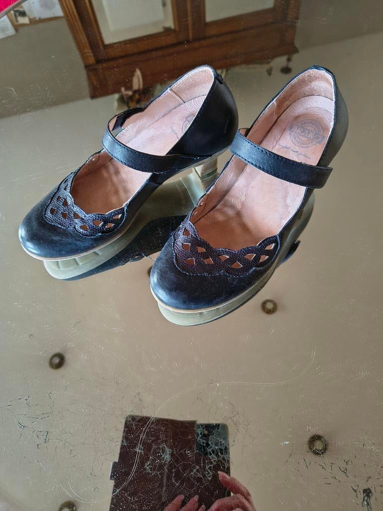 Elegante donkerblauwe damesschoenen maat 36 hak 4 cm Weinig, Kleding | Dames, Ophalen