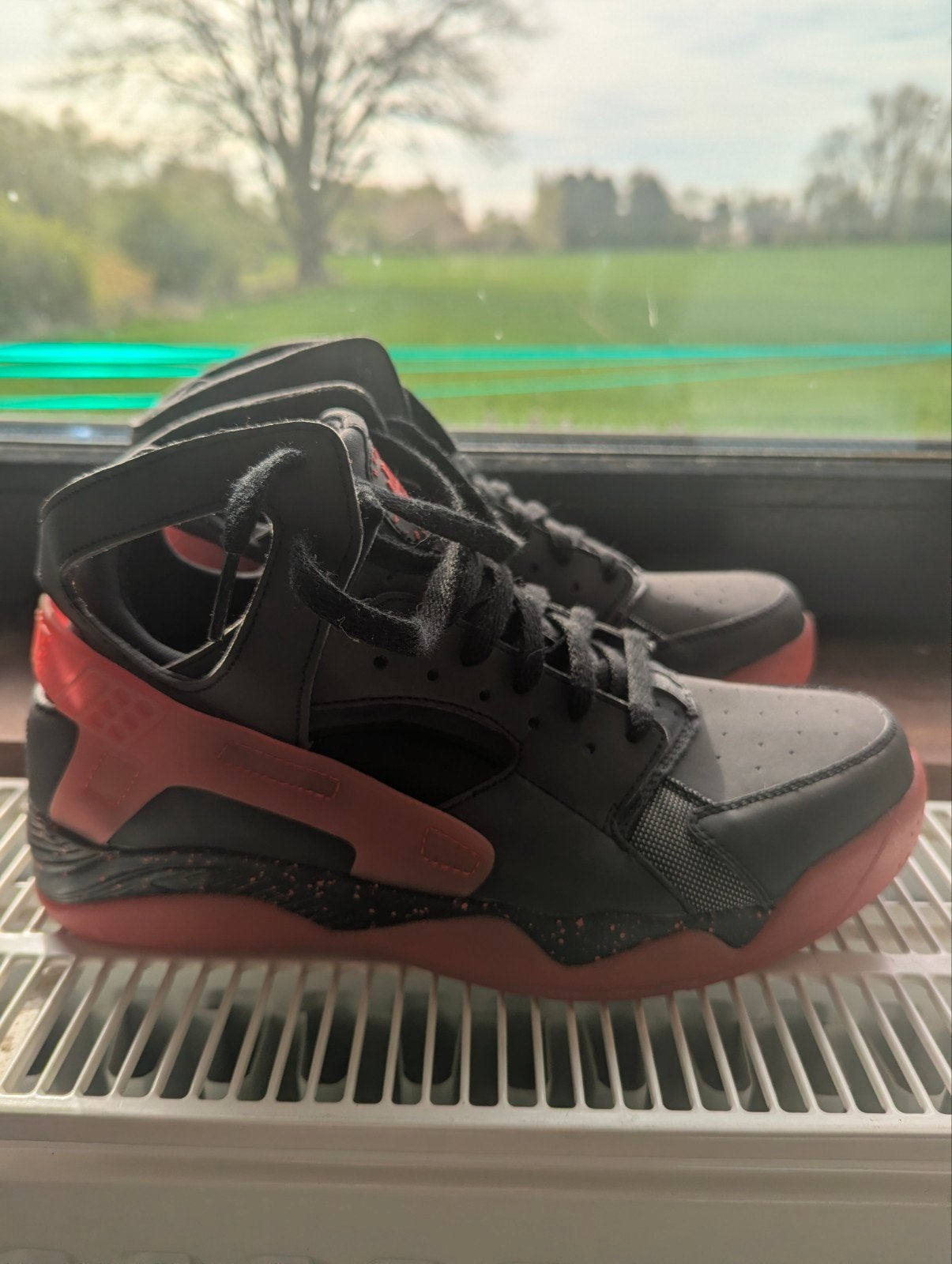 Nike air flight Huarache OG noir rouge /44, Enlèvement ou Envoi, Comme neuf