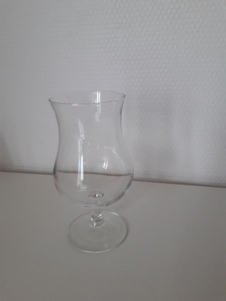 Cuvee glas in mooie staat prijs is per stuk, Ophalen