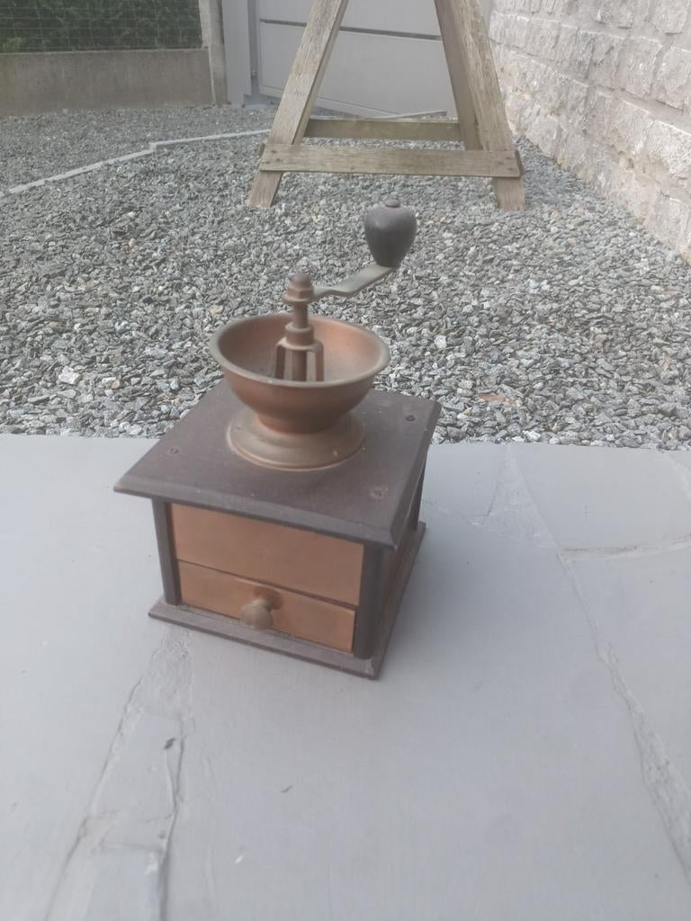 Prachtige oude koffiemolen met rood koperen afwerking, Antiek en Kunst, Ophalen