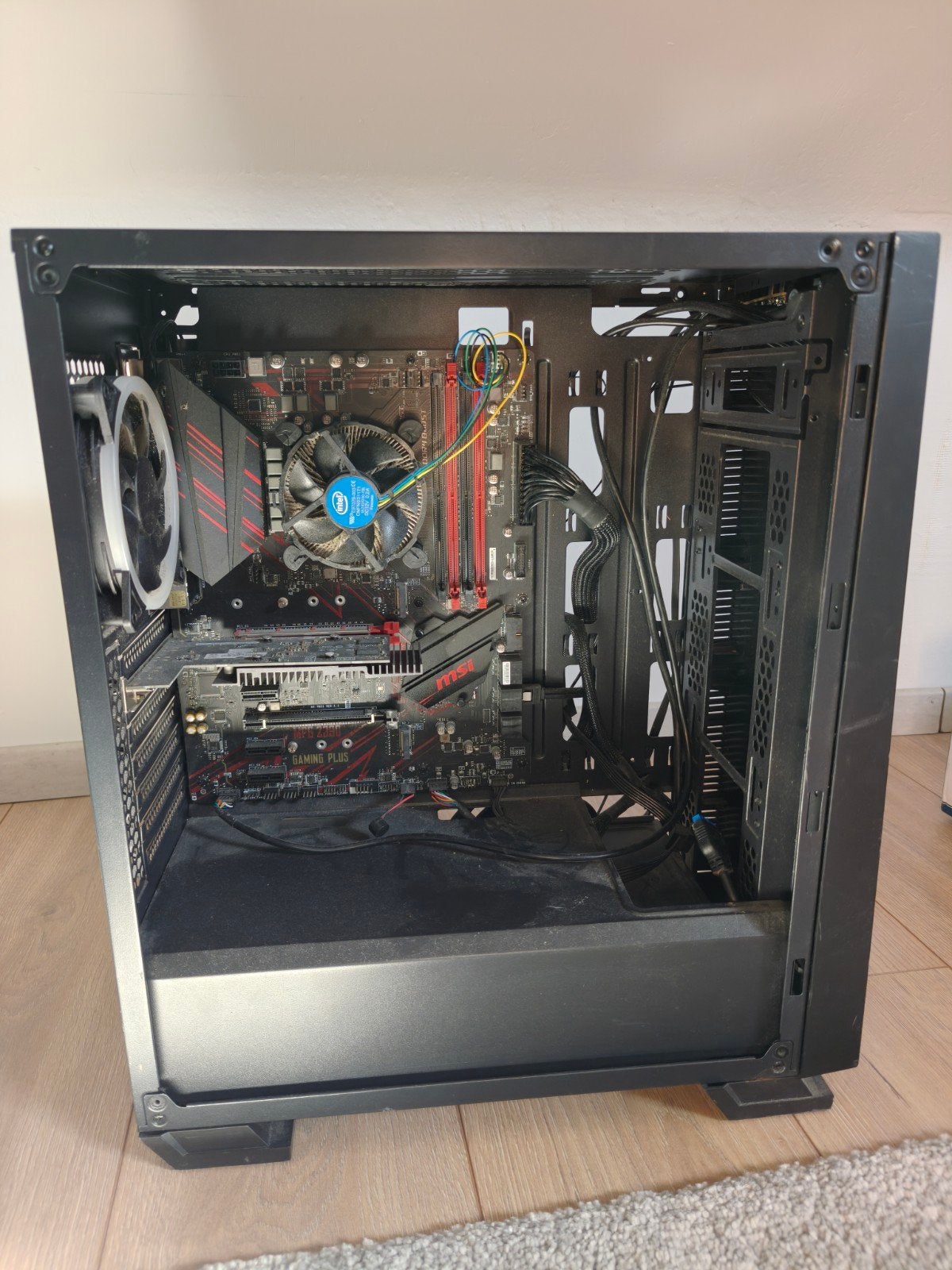 PC pour pièces : Boîtier + GPU + Alimentation + Carte mère, Enlèvement, Ne fonctionne pas