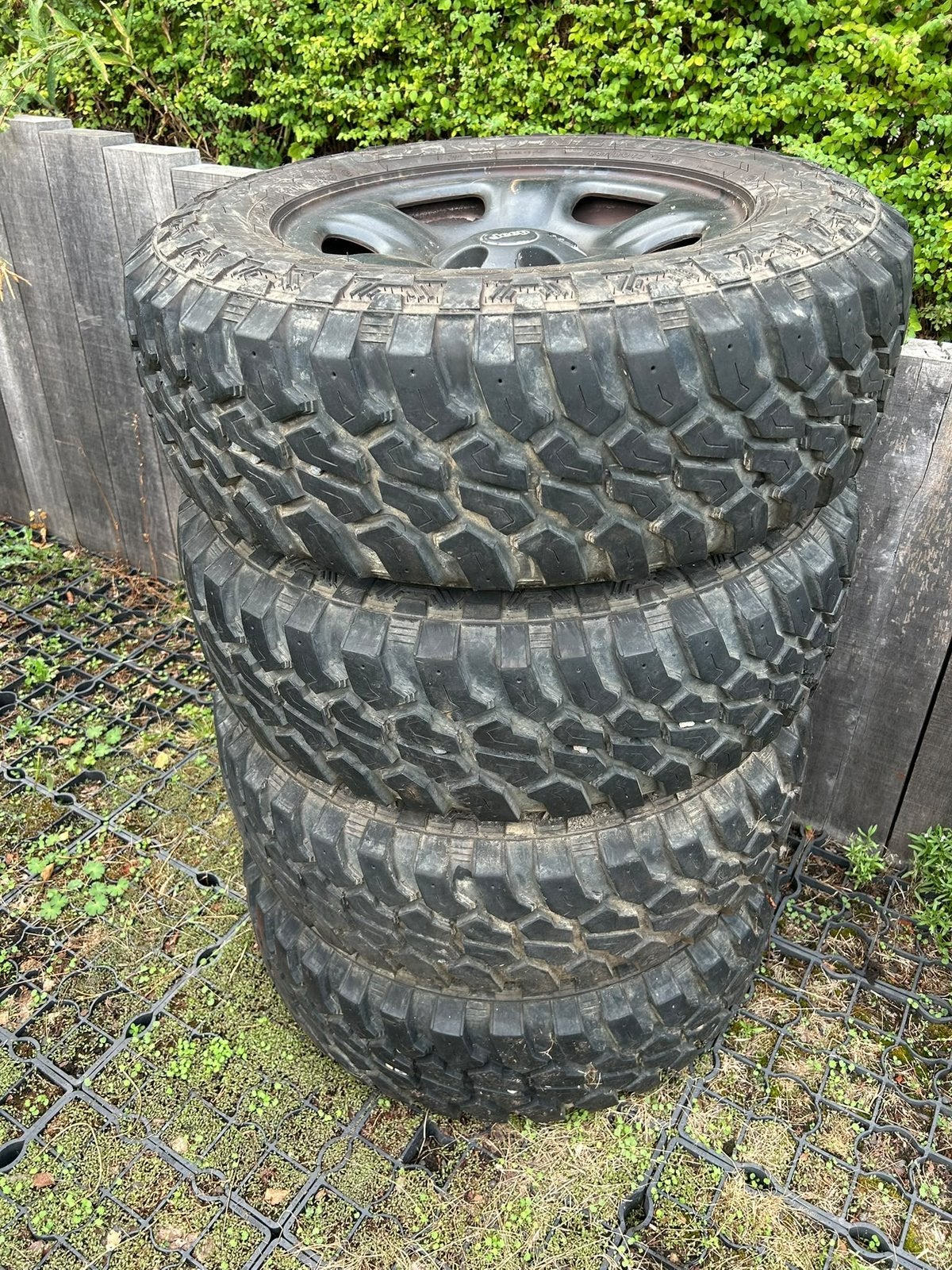Lot de 4 jantes JEEP avec pneus mud, Autos : Pièces & Accessoires, Enlèvement, Pneu(s)