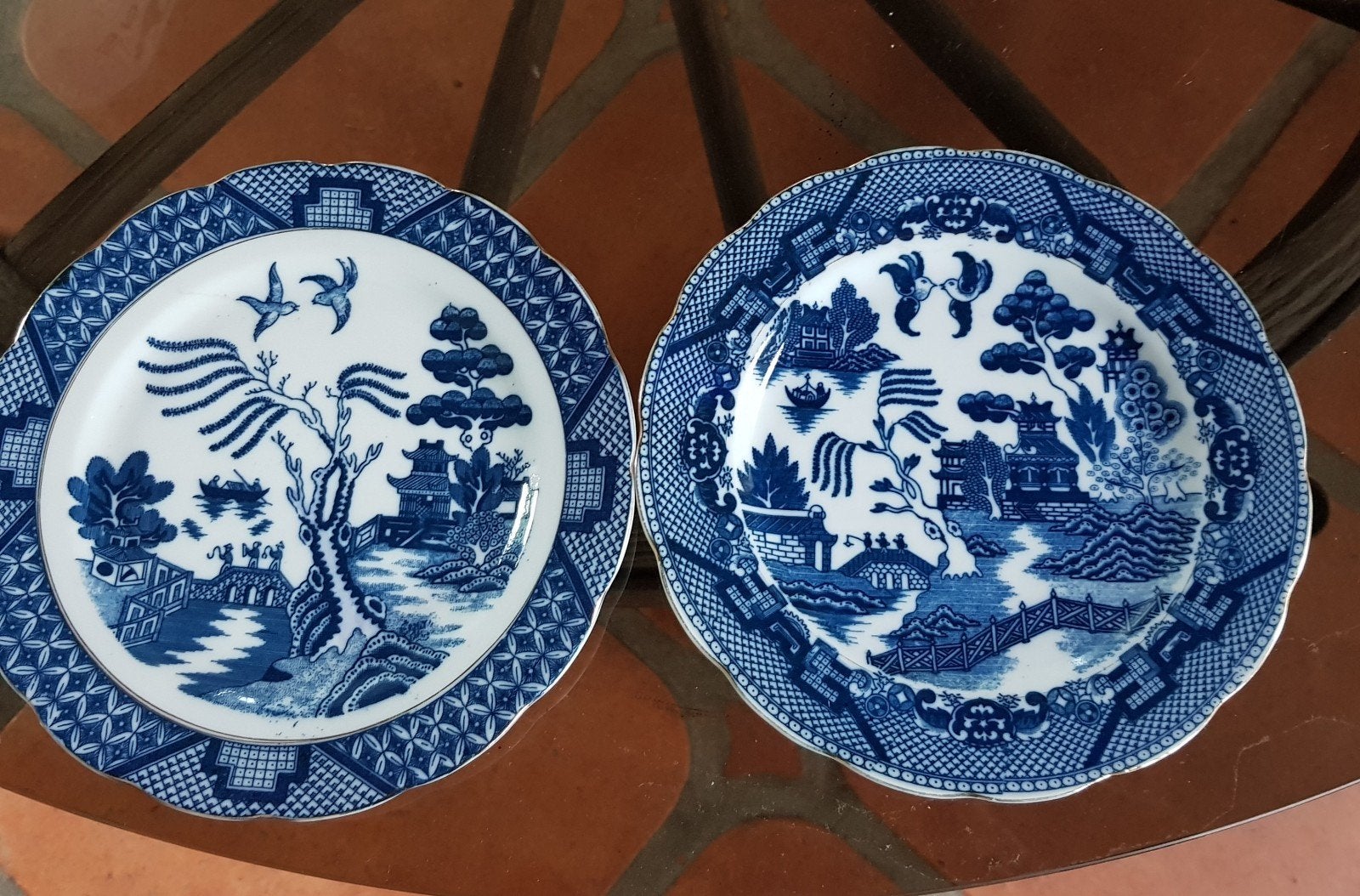 Lot de 2 assiettes en porcelaine vintage
Lot de 2 assiettes, Antiquités & Art, Enlèvement