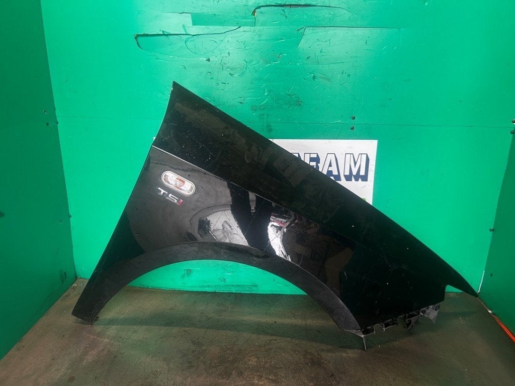 AILE AVANT DROITE Seat Ibiza ST (6J8) (|6J0821022B|), Autos : Pièces & Accessoires, Garde-boue, Avant, Seat Deutschland GmbH, Service@seat.de