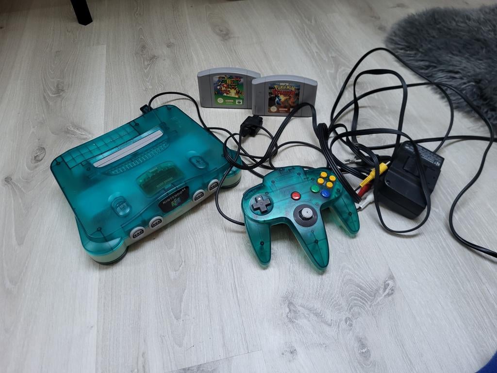 Nintendo 64 clear blue + 2 games, Consoles de jeu & Jeux vidéo, Consoles de jeu | Nintendo 64, Utilisé, Avec 1 manette, Avec jeux
