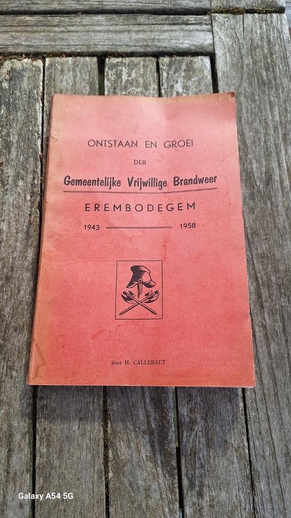 Boek brandweer erembodegem, Boeken, Ophalen of Verzenden