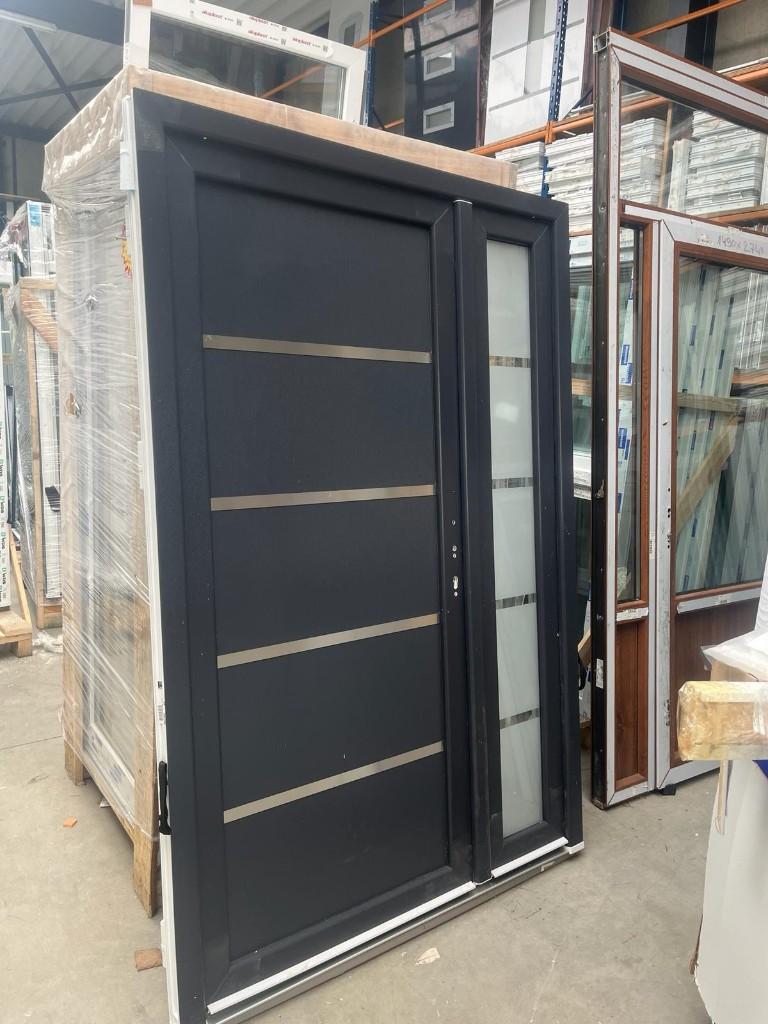 PORTES D’ENTRÉE PVC DISPONIBLES, Enlèvement, Neuf