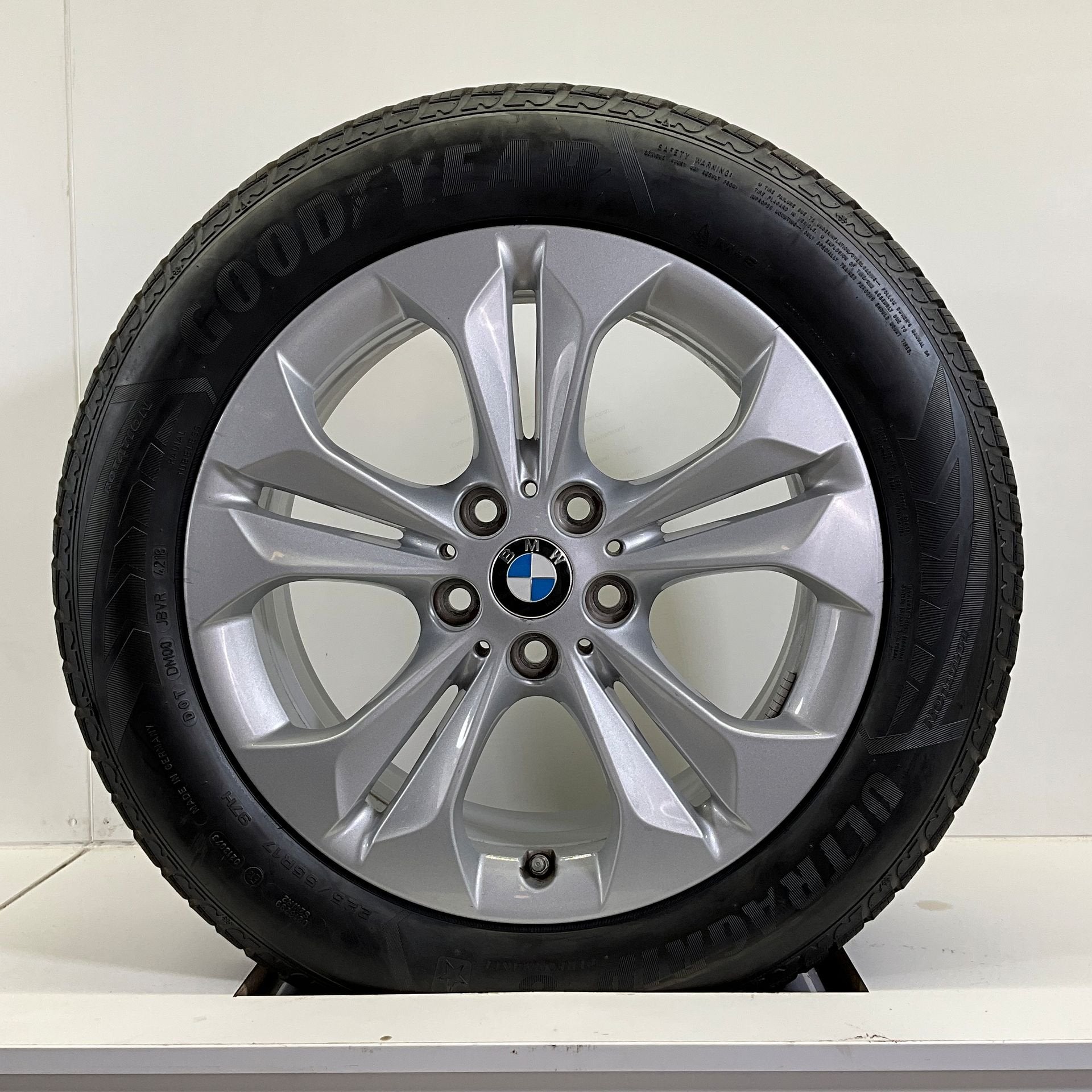 DEMO BMW X1 F48 X2 F39 SET VELGEN + WINTERBANDEN 17 INCH ORI, Auto-onderdelen, Gebruikt, -, -, Banden en Velgen