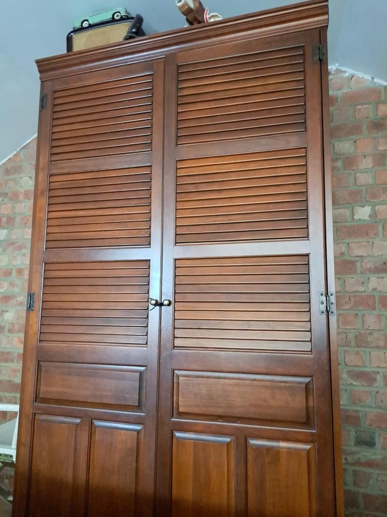 Armoire penderie ou dressing du Bon repos magasin au Sablon, Enlèvement