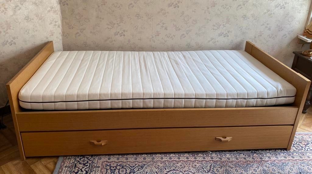 Éénpersoonsbed met exta uitschuifbaar bed., Ophalen, Gebruikt