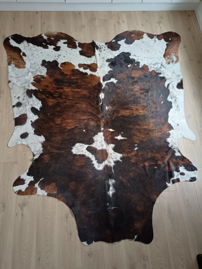 Mooie XXL-koeienhuid 2m50 x 2m20, Huis en Inrichting, Stoffering | Tapijten en Vloerkleden, Ophalen, Gebruikt, 200 cm of meer