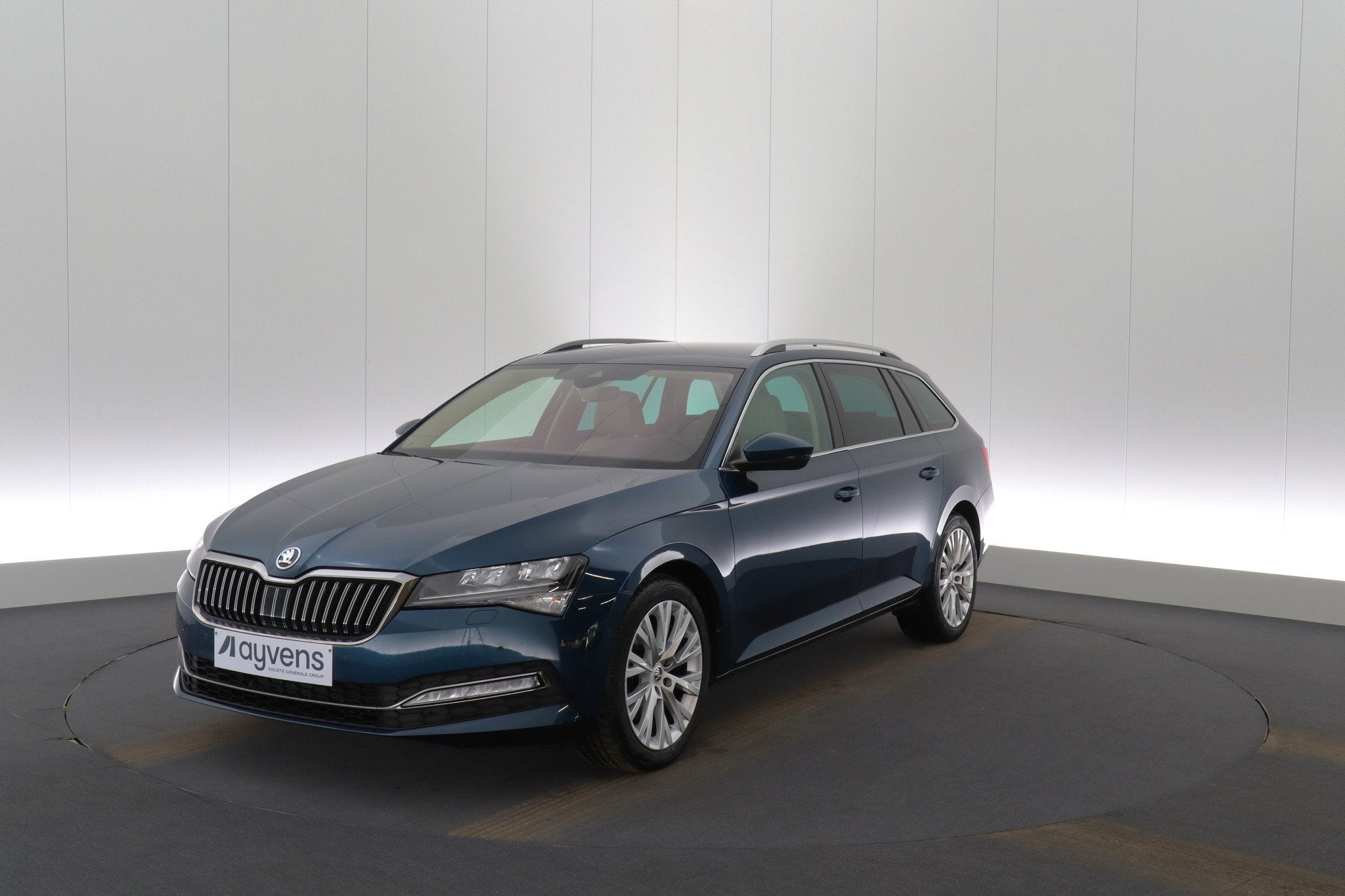 (1YEH896) SKODA SUPERB COMBI, Autos, Achat, Entreprise, Carnet d'entretien, Alcantara