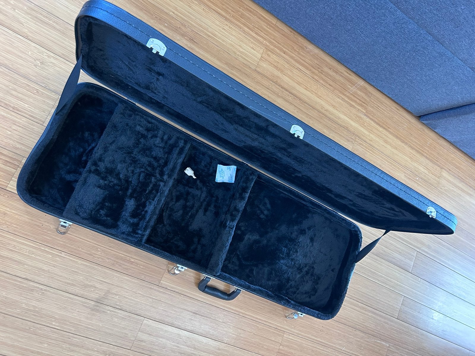 Etui de guitare electrique / Electrical guitar hard case, Enlèvement, Comme neuf, Guitare électrique