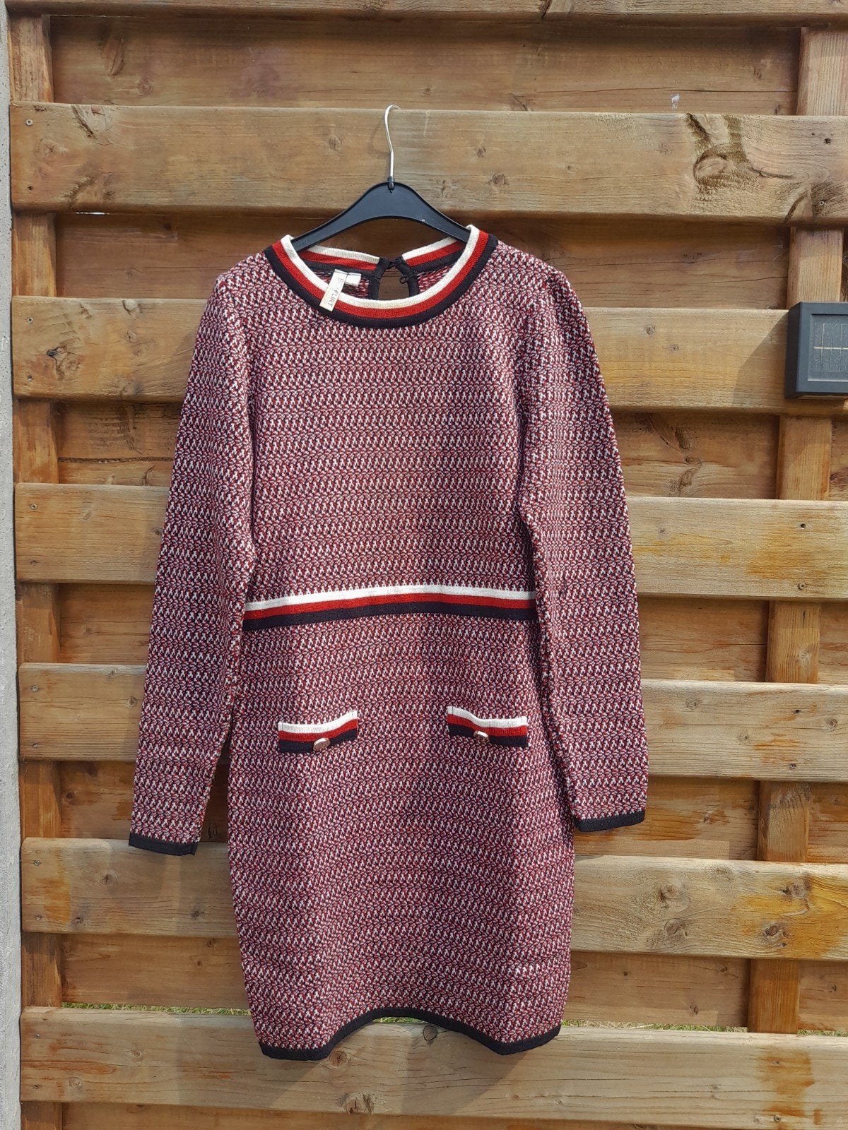 Robe en maille Bonprix — Bordeaux avec accents dorés, Rouge, Bonprix, Taille 36 (S), Comme neuf