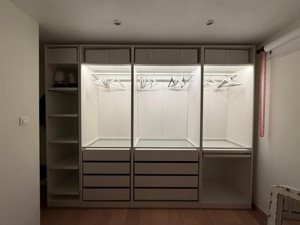 Ikea pax kast 300x58x236 in top staat met licht en opbergd, Ophalen, Zo goed als nieuw, Wit
